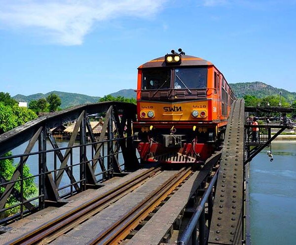 BKK010 Damnoen Saduak Floating Market & River Kwai Bridge